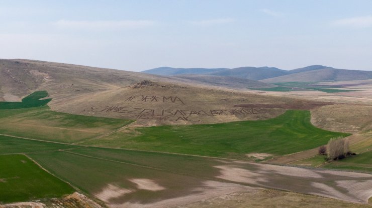 Vatan sevgisini dağlara yazdı