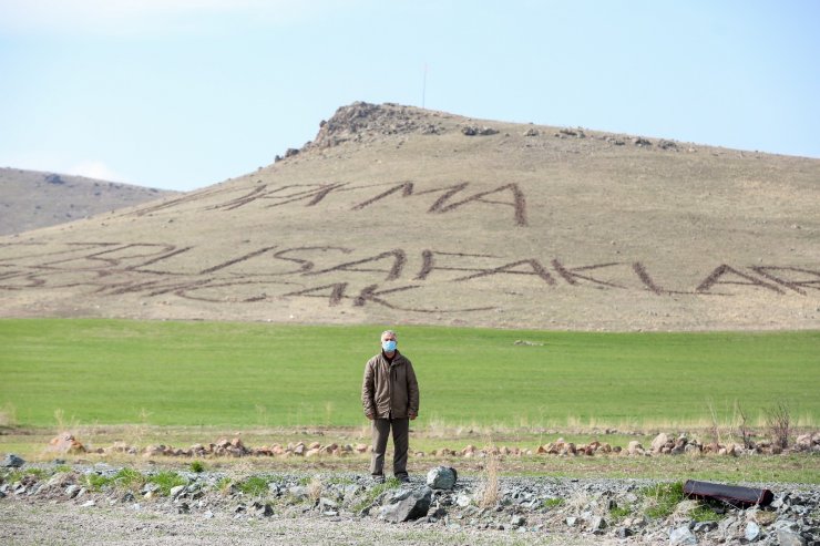 Vatan sevgisini dağlara yazdı