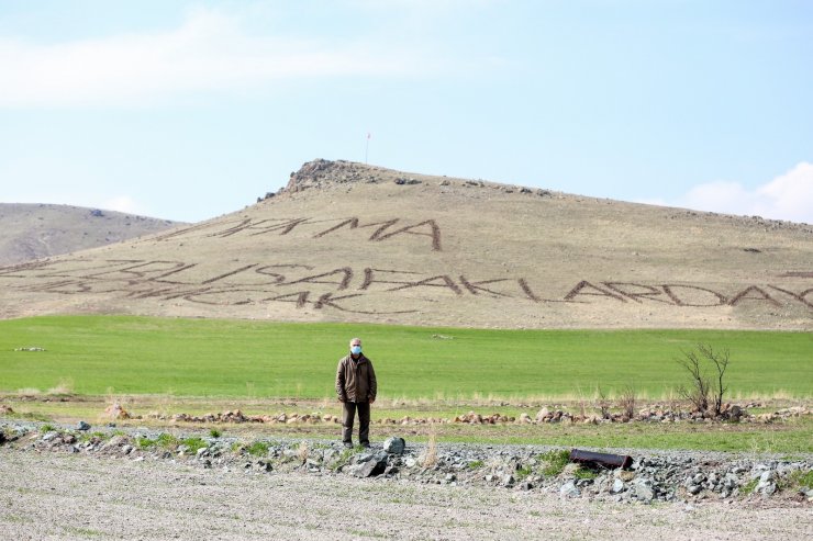 Vatan sevgisini dağlara yazdı