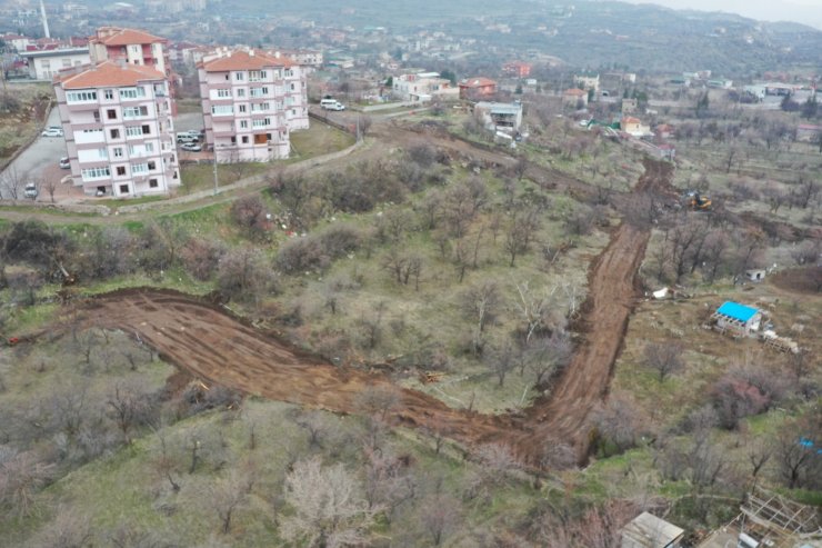 Hacılar’da yol çalışmaları sürüyor