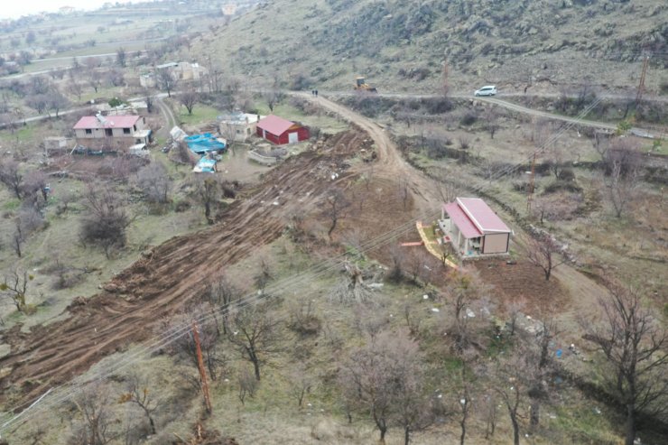 Hacılar’da yol çalışmaları sürüyor