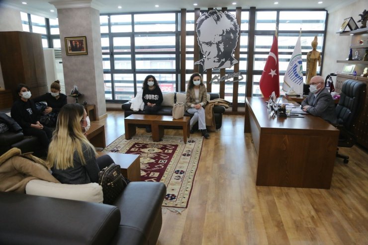 Başkan Kurt: "Kadına yönelik şiddet dünya tarihi için kara bir lekedir"