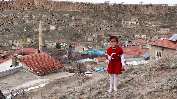 Kayserili küçük Ayşe’nin İstiklal Marşı sevgisi için seferber oldular