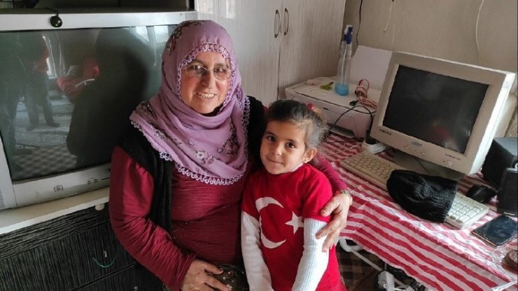Kayserili küçük Ayşe’nin İstiklal Marşı sevgisi için seferber oldular