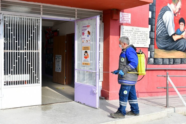 Mamak’ta okullar dezenfekte ediliyor