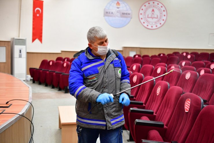 Mamak’ta okullar dezenfekte ediliyor
