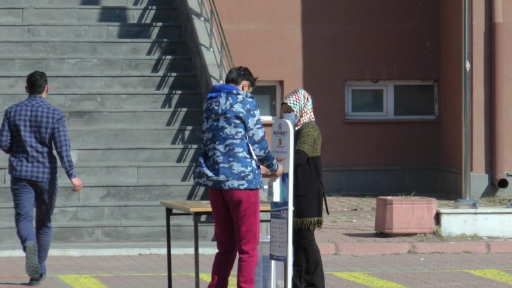MSÜ sınavı Kayseri’de koronavirüs tedbirleri çerçevesinde başladı