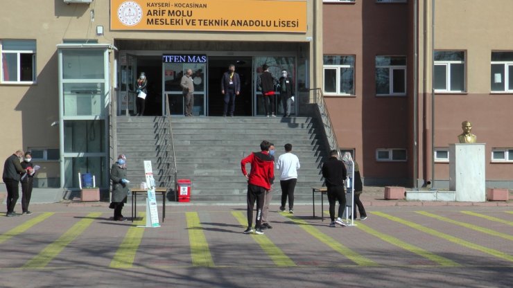 MSÜ sınavı Kayseri’de koronavirüs tedbirleri çerçevesinde başladı