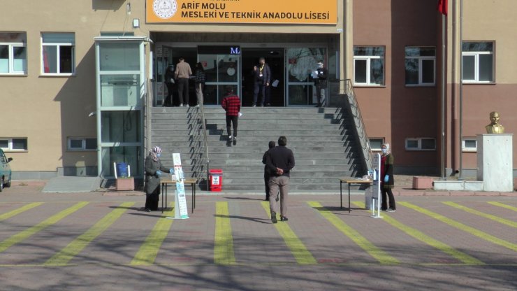 MSÜ sınavı Kayseri’de koronavirüs tedbirleri çerçevesinde başladı