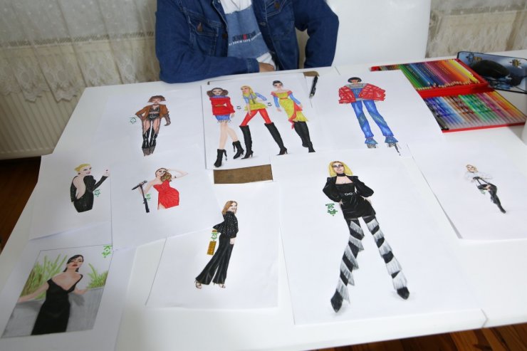 Sivaslı gencin moda çizimleri ünlülerin ilgi odağı oldu