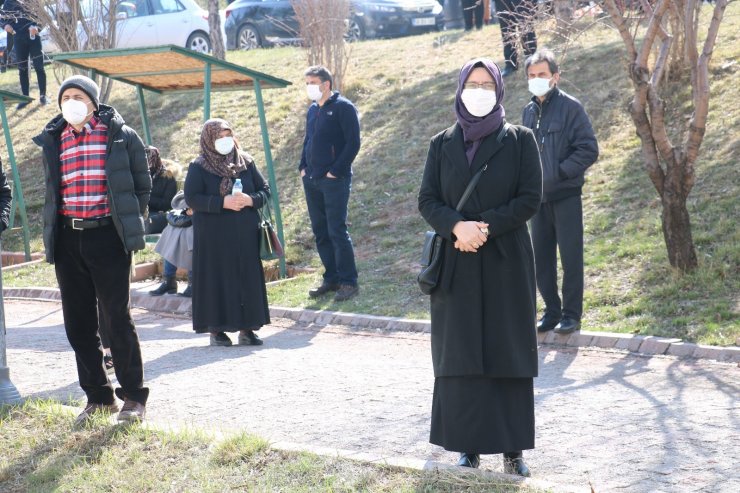 Sivas’ta MSÜ sınavı heyecanı yaşandı, kimliğini düşüren adayın imdadına polis yetişti