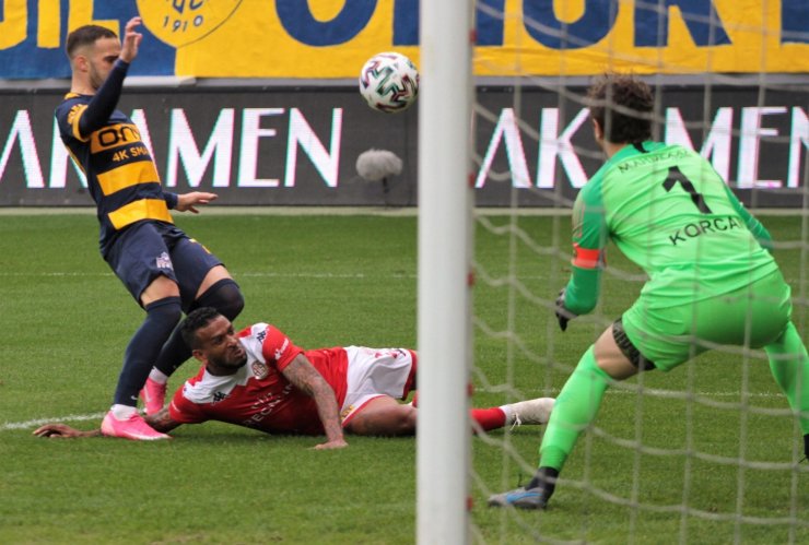 Süper Lig: MKE Ankaragücü:0 Fraport Tav Antalyaspor:0 (İlk yarı)