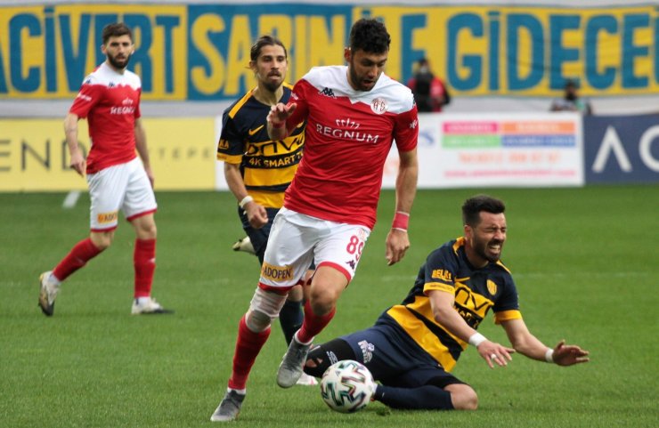 Süper Lig: MKE Ankaragücü:0 Fraport Tav Antalyaspor:0 (İlk yarı)
