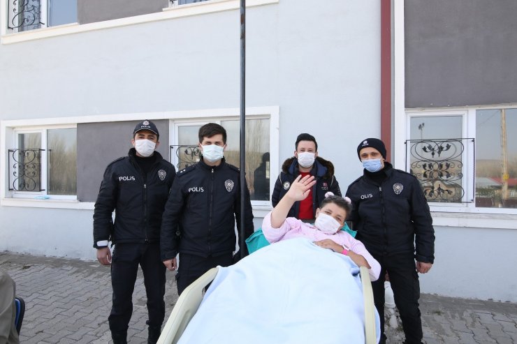 Hasta yakınları bize saldırıyor ihbarında bulunup, polis ekiplerine sürpriz yaptılar