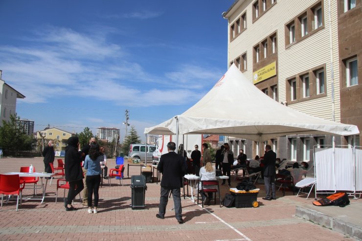 ’Kan ver, can ver’ dediler, Kızılay’a kan bağışında bulundular
