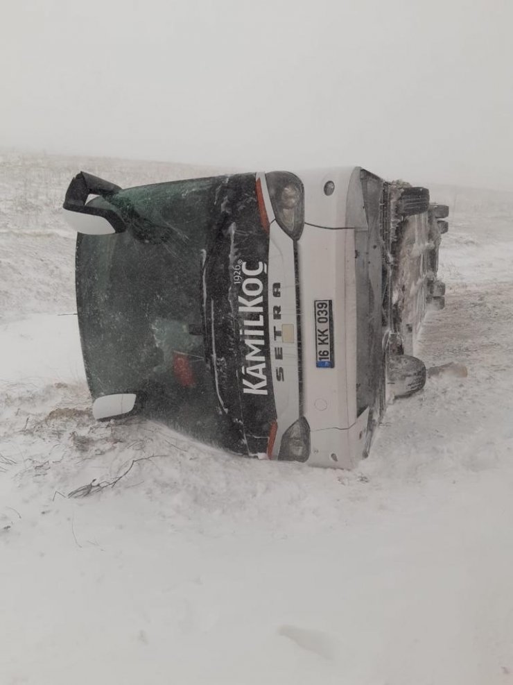 Konya’da yolcu otobüsü şarampole yan yattı: 6 yaralı