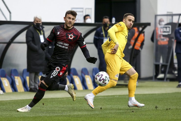 Süper Lig: MKE Ankaragücü: 0 - Gençlerbirliği: 0 (İlk yarı)