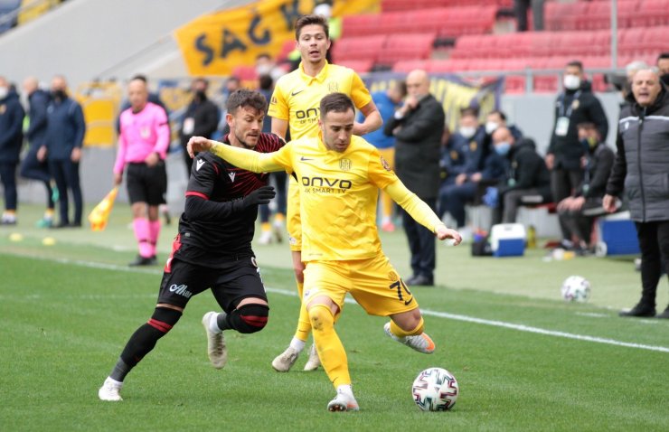 Süper Lig: MKE Ankaragücü: 0 - Gençlerbirliği: 0 (İlk yarı)