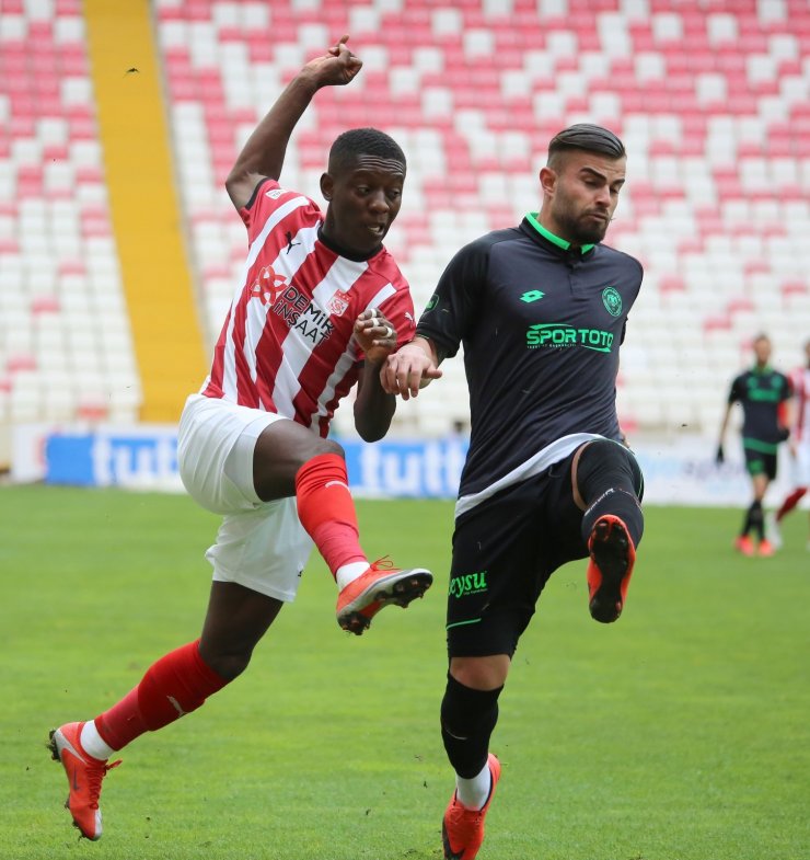Süper Lig: Sivasspor: 1 - Konyaspor: 0 (İlk yarı)