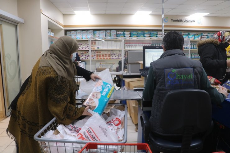 Teması sıfıra indirmek için Ramazan kolisi başvuruları whatsapp üzerinden alınıyor