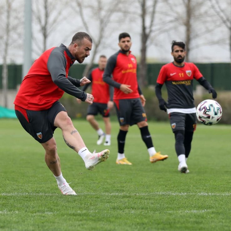 Kayserispor kampa girdi