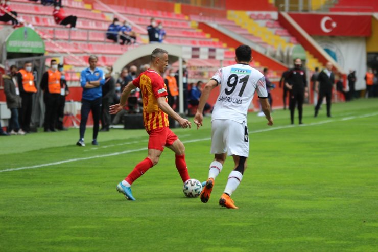 Süper Lig: Hes Kablo Kayserispor: 1 - Gençlerbirliği: 0 (İlk yarı)