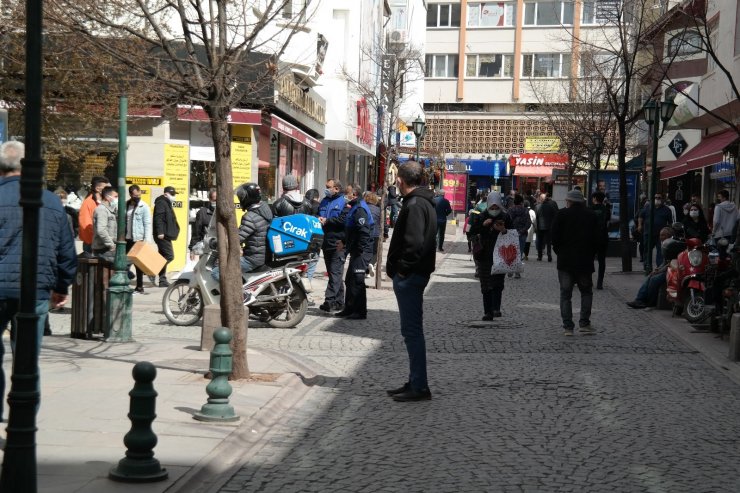 Sokak müzisyenlerine zabıta engeli