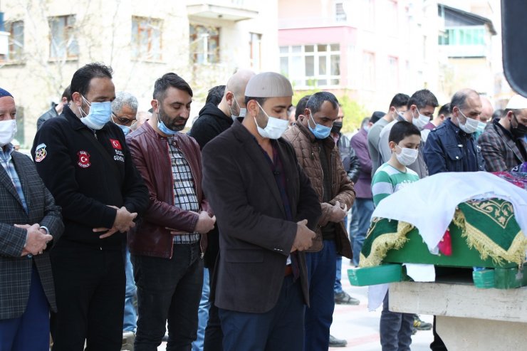 Motosiklet kazasında hayatını kaybeden anneanne ve torunu son yolculuğuna uğurlandı