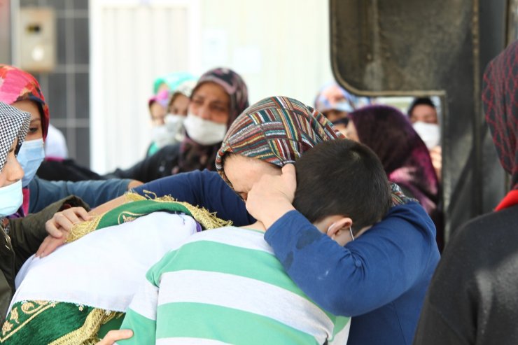 Motosiklet kazasında hayatını kaybeden anneanne ve torunu son yolculuğuna uğurlandı