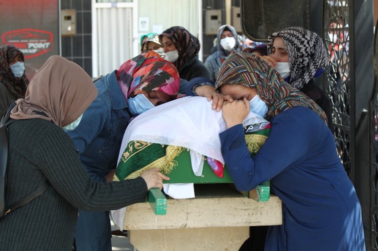 Motosiklet kazasında hayatını kaybeden anneanne ve torunu son yolculuğuna uğurlandı