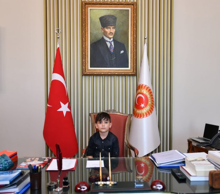 TBMM Başkanı Şentop 23 Nisan münasebetiyle Bağcılar Belediyesi’nin etkinliğine katılan çocukları kabul etti