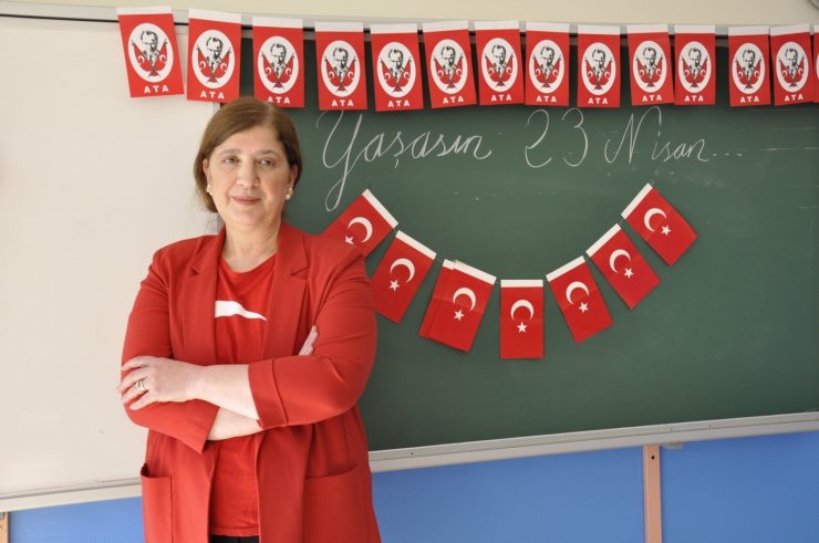 Öğretmenden minik öğrencilerine 23 Nisan sürprizi