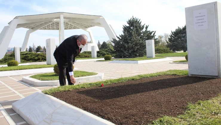 TBMM Başkanı Şentop’tan Devlet Mezarlığı’na ziyaret