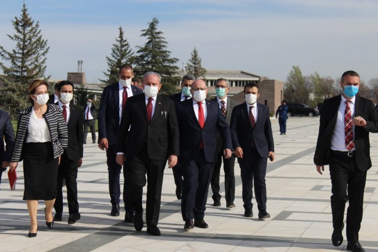 TBMM Başkanı Şentop’tan Devlet Mezarlığı’na ziyaret