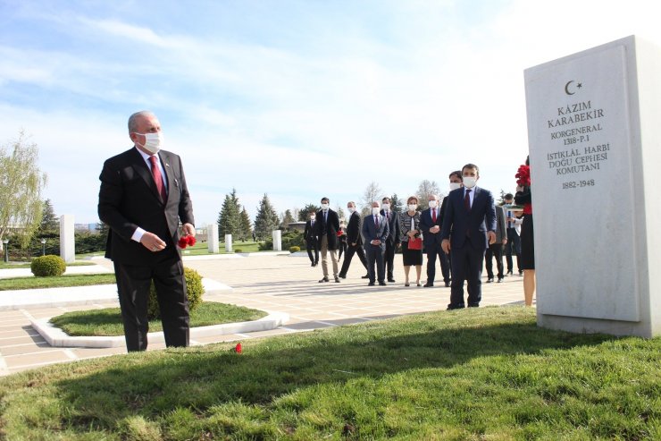 TBMM Başkanı Şentop’tan Devlet Mezarlığı’na ziyaret