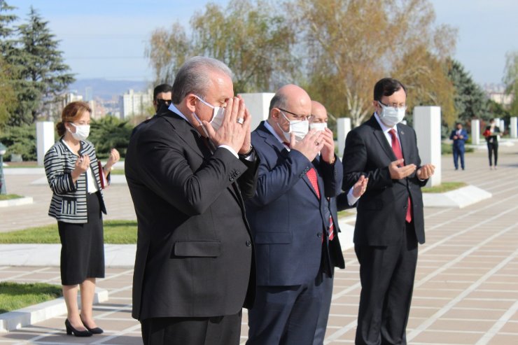 TBMM Başkanı Şentop’tan Devlet Mezarlığı’na ziyaret