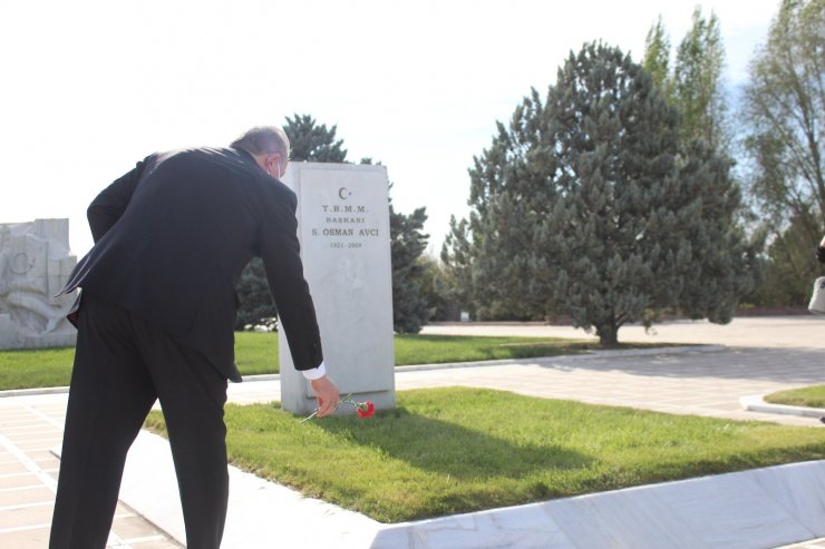 TBMM Başkanı Şentop’tan Devlet Mezarlığı’na ziyaret