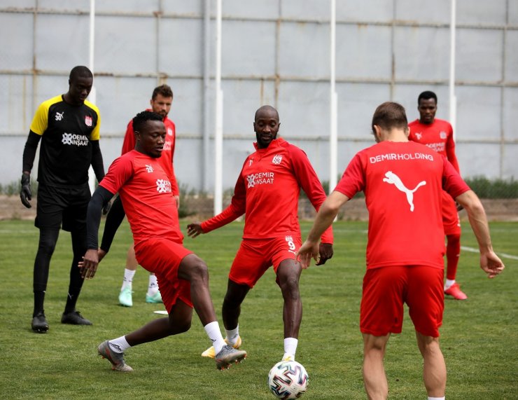 Sivasspor, Gaziantep FK maçının taktiğini çalıştı