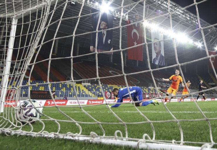 Süper Lig: Gençlerbirliği: 0 - Galatasaray: 1 (İlk yarı)