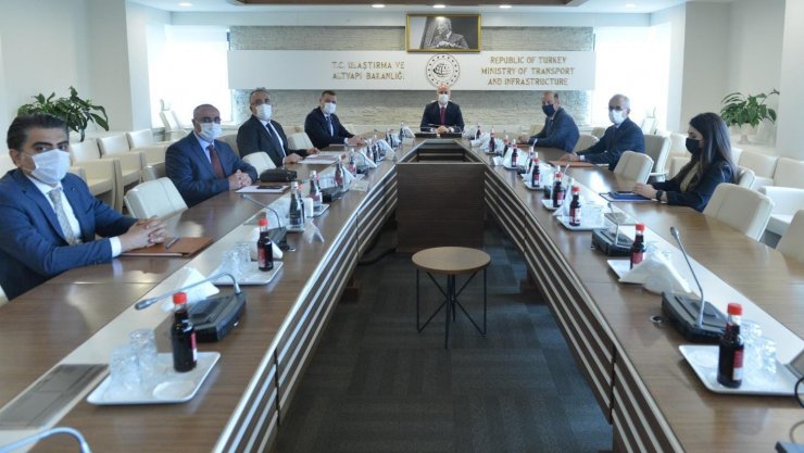 Nevşehir heyeti Ulaştırma ve Altyapı Bakanı Karaismailoğlu ile görüştü