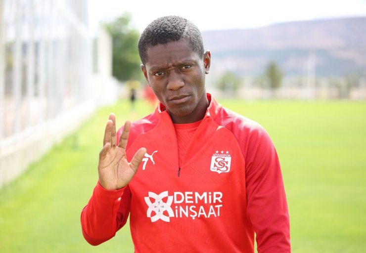 Max Gradel’den bir ilk!