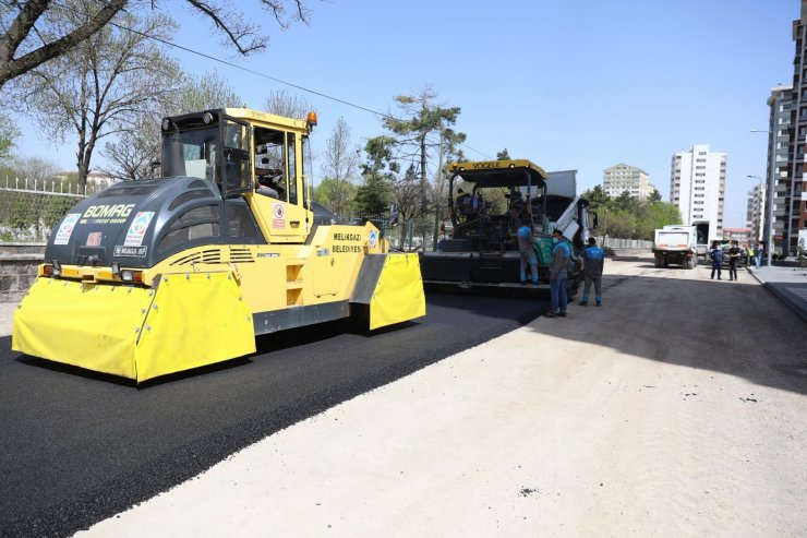 Melikgazi asfalt çalışmalarını aralıksız sürdürüyor