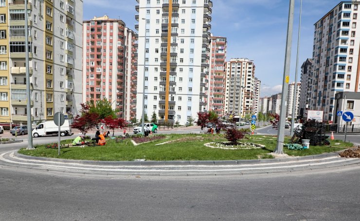 Dört bin yana 100 bin çiçek; Talas çiçek açıyor