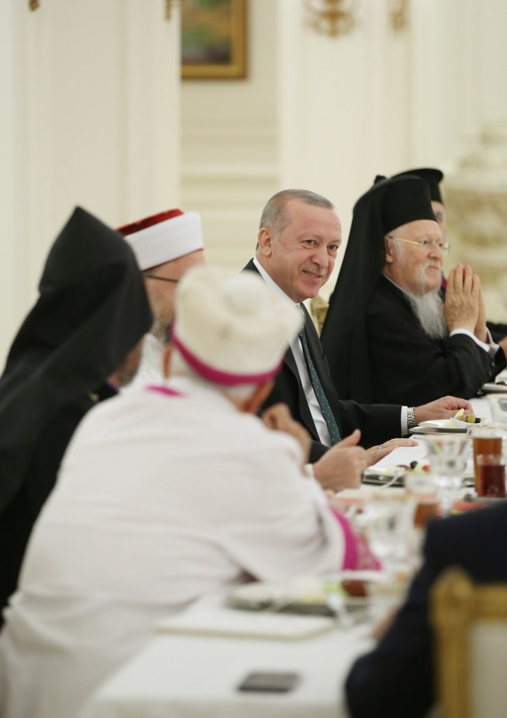 Cumhurbaşkanı Erdoğan, azınlık cemaat liderleri ile iftarda bir araya geldi