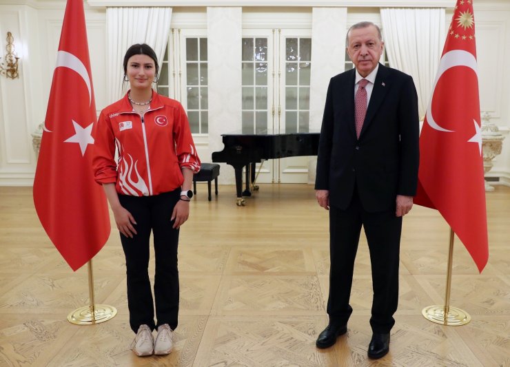 Cumhurbaşkanı Erdoğan, sporcularla iftar yaptı