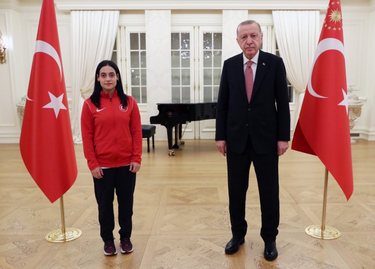 Cumhurbaşkanı Erdoğan, sporcularla iftar yaptı