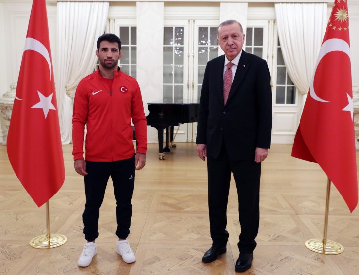 Cumhurbaşkanı Erdoğan, sporcularla iftar yaptı