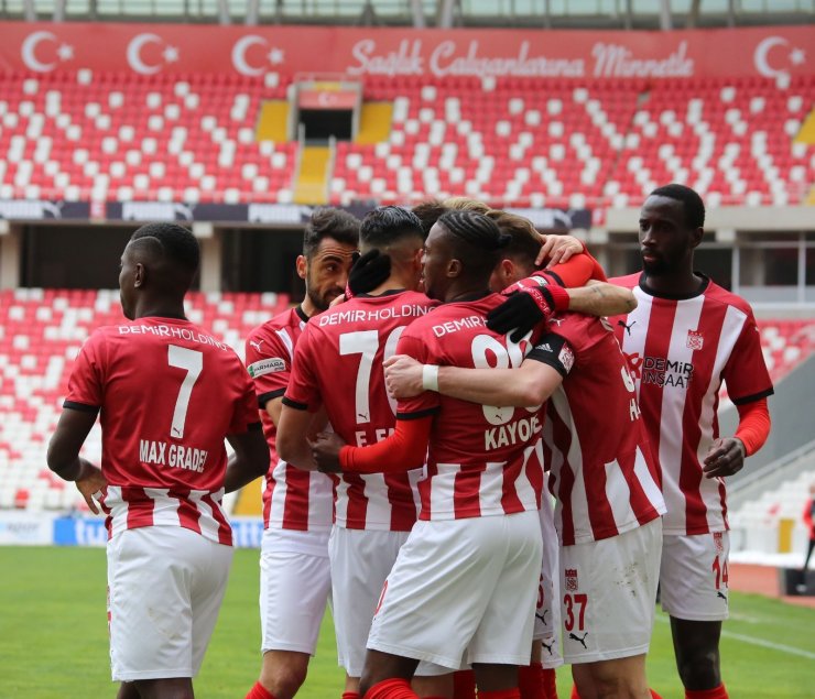 Sivasspor düşme hattından çıktı, Avrupa potasına girdi