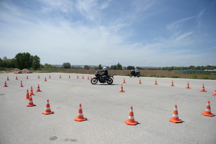 14 polise motosiklet eğitimi verildi
