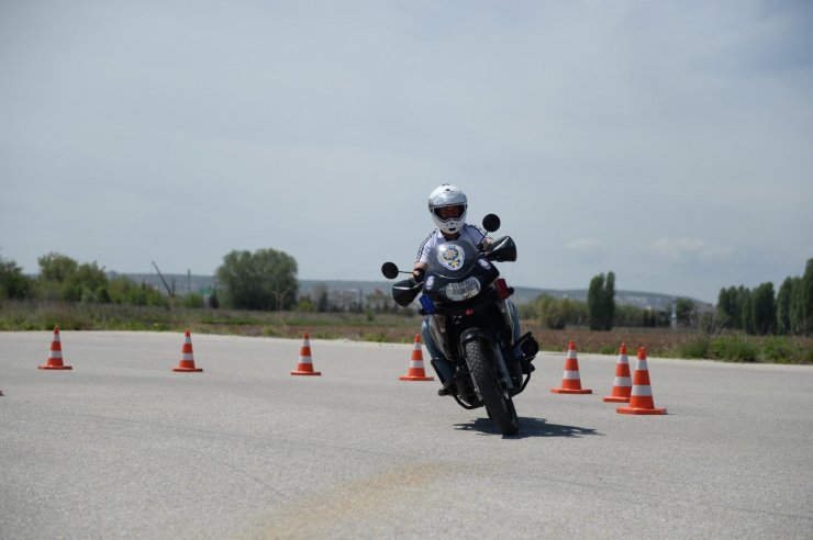 14 polise motosiklet eğitimi verildi